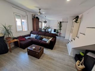 Dúplex  Carrer jacint verdaguer. Semi nuevo con terraza