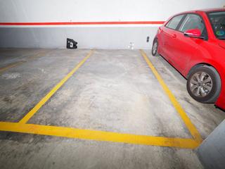 Aparcament cotxe a Les Fonts. Se vende plaza de parking en sant quirze valles, zona les fonts