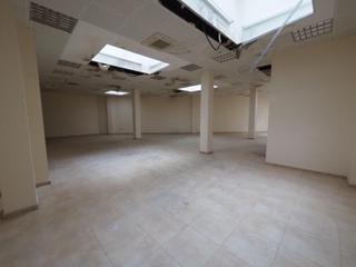 Local Comercial a Centre - Passeig i Rodalies. Se vende local comercial en manresa, zona passeig pere iii