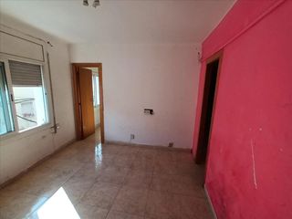 Piso en El Raval. Se vende piso en santa coloma de gramanet, zona el raval.