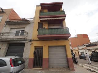 Casa adossada a Can Puiggener. Oportunidad para inversores!
