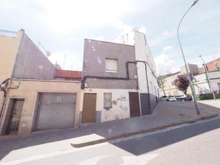 Maison à Ca n'Anglada. Se vende casa adosada en terrassa, zona ca nanglada