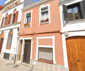 Zweistöckige Wohnung in Centre-Nucli Antic. Oportunidad para inversores!