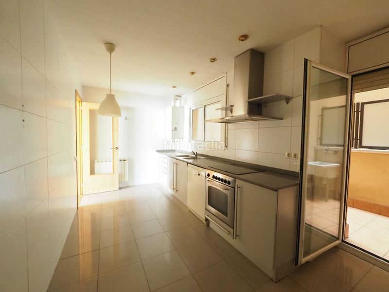 Foto 48694088-3ae2-4b94-8e9b-0a4cb5f951f7. Pis amb calefacció aparcament a Covadonga Sabadell