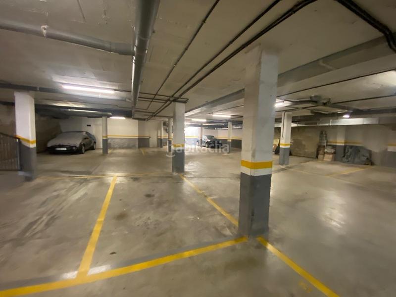 Foto ac2c1f9f-c9cc-48fe-954f-8a8c27a910a7. Aparcament cotxe a Centre Rubí