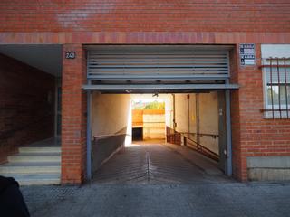 Aparcament cotxe a Can Tussell. Se vene plaza de parking en terrassa, zona sant pere nord