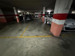 Parking coche en Cementiri Vell. Se vende plaza de aparcamiento en terrassa, zona escoles