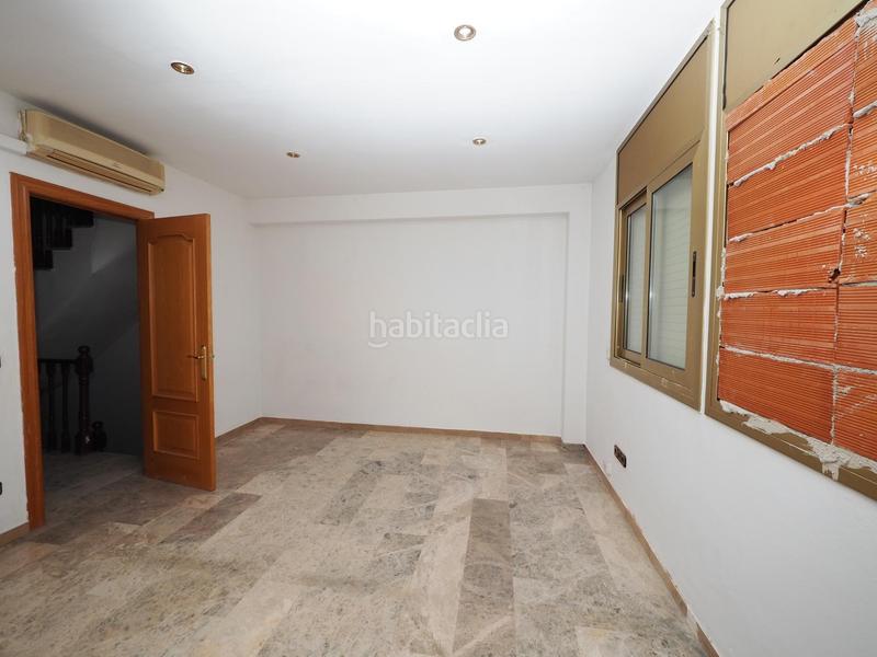 Foto 9e827cdd-4c83-46ed-8de0-06ffea7f2a2b. Casa adosada se vende casa adosada en rubi, zona Mercat en Rubí