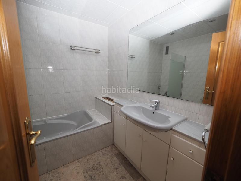 Foto a5152ab3-dbdb-4f2d-9e3f-697a3bd334aa. Casa adosada se vende casa adosada en rubi, zona Mercat en Rubí