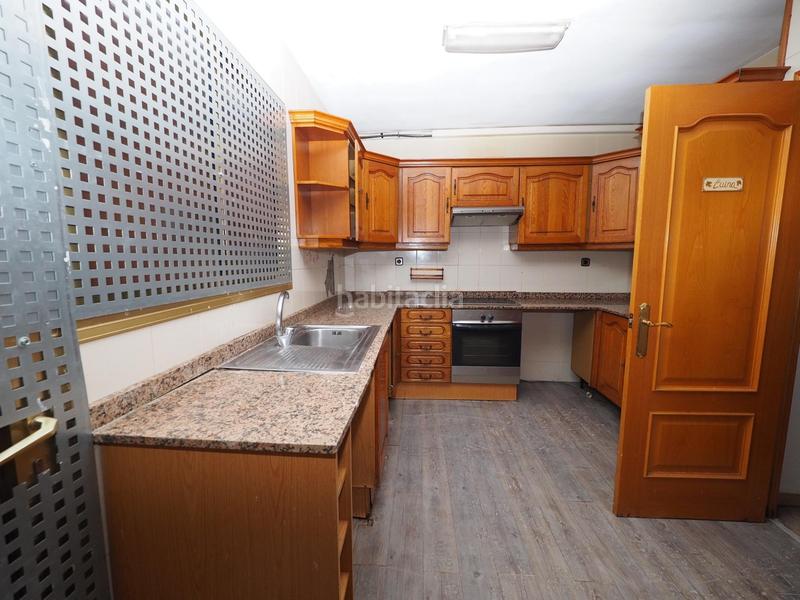 Foto b4ae4cc2-e19b-48fb-a82b-c86761cdc2d6. Casa adosada se vende casa adosada en rubi, zona Mercat en Rubí