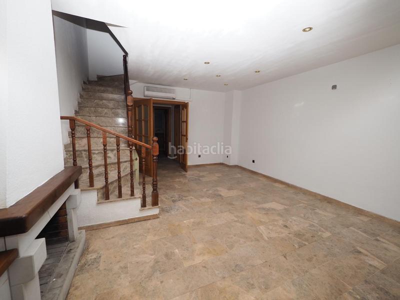 Foto d2ba7f2b-e3cc-4470-9da6-473c2dfa34e8. Casa adosada se vende casa adosada en rubi, zona Mercat en Rubí