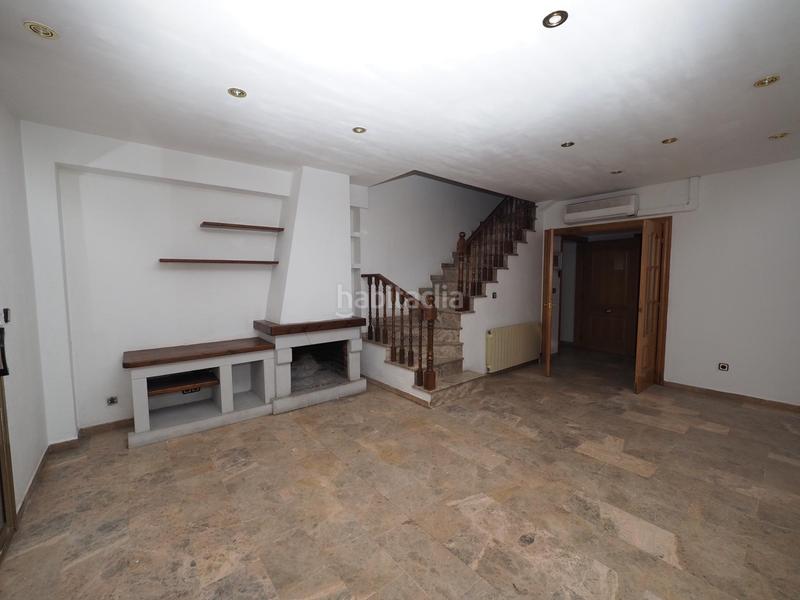 Foto f9556638-1b1a-452e-b637-b88b3b53a6cc. Casa adosada se vende casa adosada en rubi, zona Mercat en Rubí