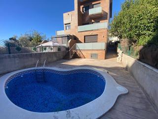 Casa aparellada a Fondo Somella. Se vende casa pareada en vilanova i la geltr, zona fondo somell