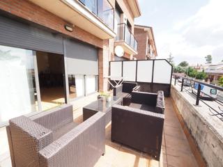 Casa a Sentmenat. Se vende casa pareada en setmenat, zona pedra santa