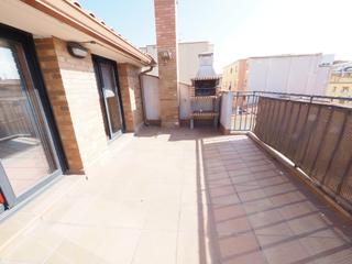 Duplex à Casc Antic. Se vende dúplex en ripollet, zona centro