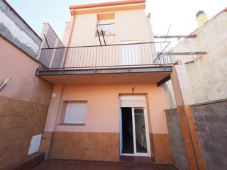 Maison jumelée à Nucli Urbà. Se vende casa adosada en esparreguera, zona centro