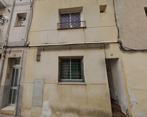 Casa a La Maurina. Se vende casa adosada en terrassa, zona la maurina