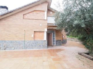 Haus in Castellnou-Can Mir-Can Solà. Se vende casa en rubi, zona sant muçcan tapis