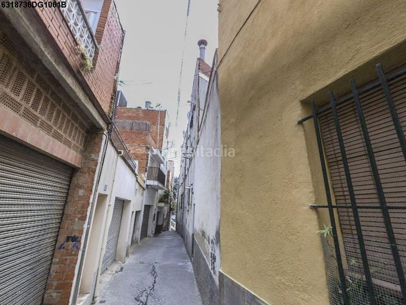 Foto a45446c3-dc17-464d-84b4-558deb8022a7. Casa amb aparcament a La Maurina Terrassa
