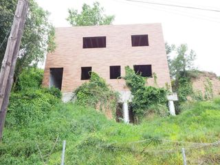 Casa a Piera. Se vende obra parada en piera