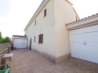 Casa a Santa Oliva. Se vende vivienda unifamiliar adosada en santa oliva, zona les p