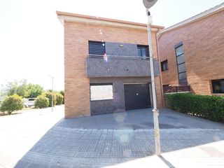 Reihenhaus in Montmeló. Se vende casa adosada en montmelo