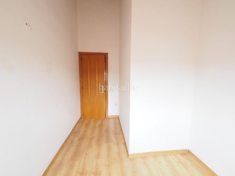 Foto 59e53d8e-bb2f-44a8-9e7c-2a449f9aa5ec. Casa adossada amb aparcament a Roc Blanc Terrassa