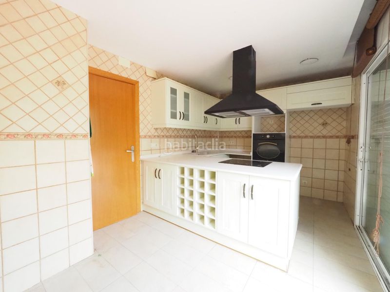 Foto ddbaeb74-5b88-4752-a6a7-3e3aef03360d. Casa adossada amb aparcament a Roc Blanc Terrassa