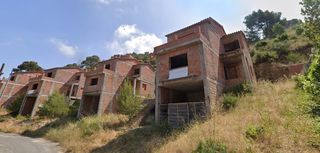 Xalet a Castellet i la Gornal. Promoción compuesta por cuatro viviendas unifamiliares aisladas