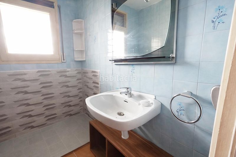 Foto 1246ad25-1786-4fe2-a49a-a92a197533d7. Casa amb aparcament a Abrera