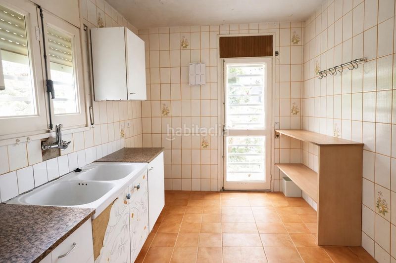 Foto d72e6f4f-b732-47ea-a278-c0545d81c91f. Casa amb aparcament a Abrera