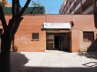 Business premise in Mercat. Se vende local comercial en rubi, zona mercat