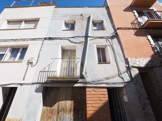 Casa a Santa Margarida de Montbui. Se vende casa adosada en santa margarida de montbui