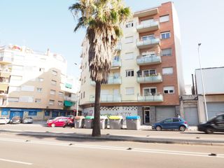 Local Comercial a San Pere. Se vende local comercial en terrassa, zona esportiva