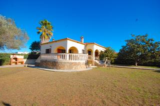 Haus in Riells. Preciosa casa de 150m2 en gran parcela de 809m2