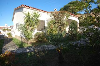 Maison à Riells. Casa unifamiliar con piscina comunitaria.