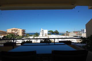 Apartament a Eixample Residencial. Precioso apartamento cerca del pueblo con vistas al mar