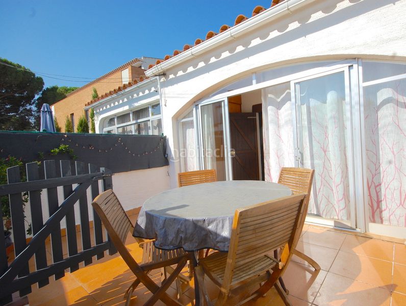 Foto 05c3b88b-15c7-4303-883c-c67d8e933135. Casa adossada amb piscina a Riells Escala (L´)