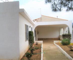 Haus in Boverals-Saldonar. Parcela urbana con casa de campo, con luz y agua