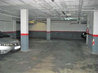 Aparcament cotxe a Casco Urbano. Parking y trastero en zona urban