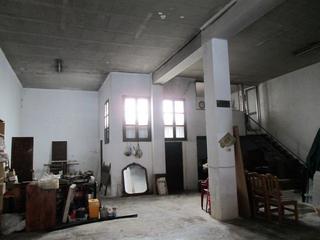 Local Comercial a Casco Urbano. Local de 200 m2 en parcela urbana ,apto para poder edificar arri