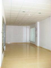 Local Comercial a Casco Urbano. En venta local comercial, reformado y listo para abrir negocio