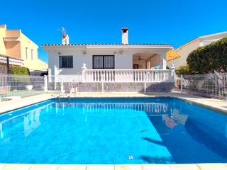 Chalet en Boverals-Saldonar. Magnfico chalet con piscina y cerca de la playa