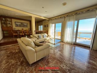 Àtic  Carrer del músic carles santos. Piso primera linea de mar