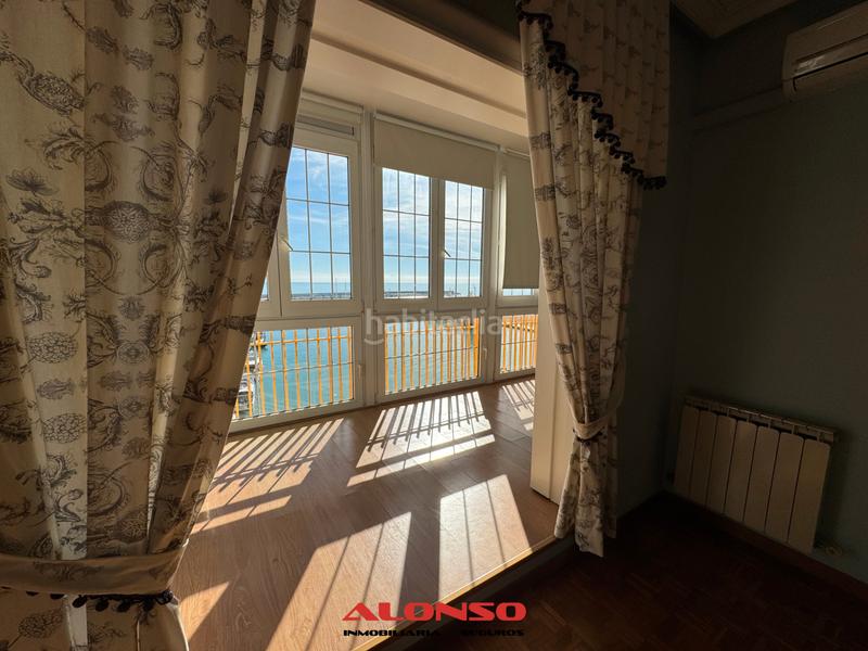 Foto d4d1a06f-b726-4643-8b1e-7c749ae26b1f. Attique avec cheminée chauffage dans Casco Urbano Vinaròs