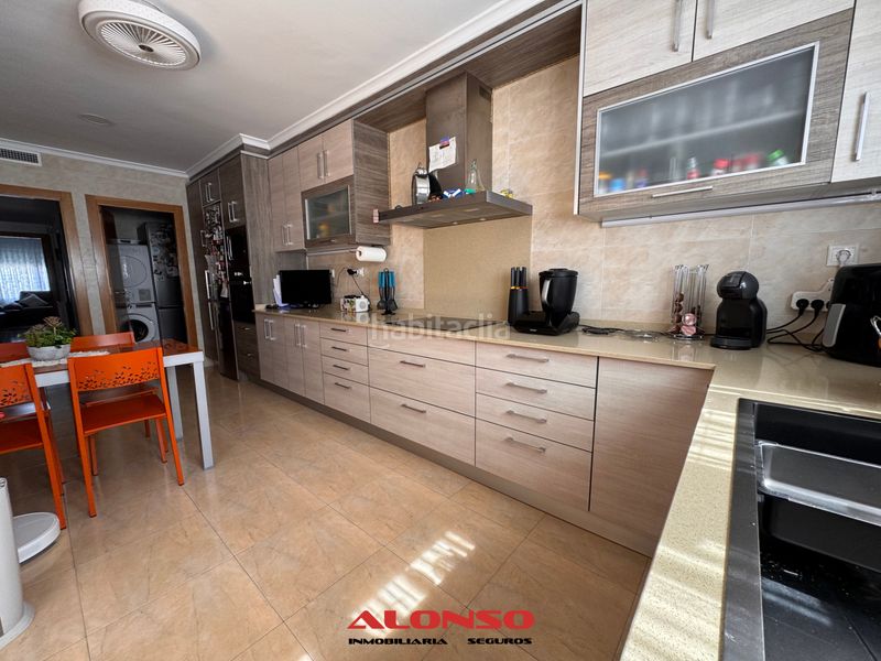 Foto 4d2b37ce-284c-4280-b639-abd1db095bb7. Casa adossada amb calefacció aparcament a Casco Urbano Vinaròs