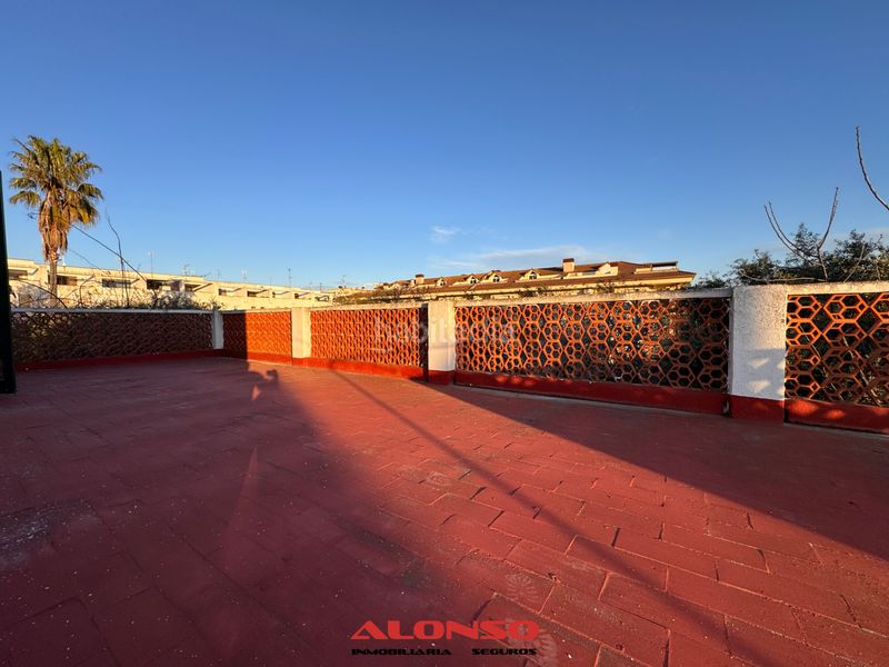 Foto 302be126-ea1d-4727-944e-9f2f8a6e3cd3. Xalet amb xemeneia piscina a Alcanar