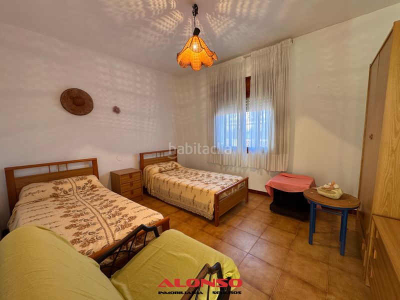 Foto b14bc786-03b3-4dfe-992a-50904940ac26. Xalet amb xemeneia piscina a Alcanar