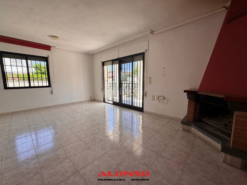 Foto 1f64344b-d2bd-455f-be1a-025b74952b33. Casa adossada amb xemeneia aparcament a Cala Puntal Vinaròs