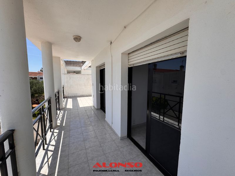 Foto 5dffbdb0-0184-451c-b682-e0cca29a701f. Casa adossada amb xemeneia aparcament a Cala Puntal Vinaròs